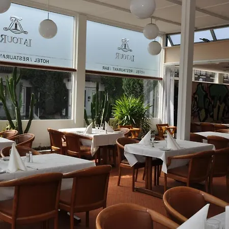 Motel La Tour 3*