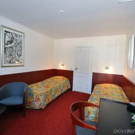 Motel La Tour 3*