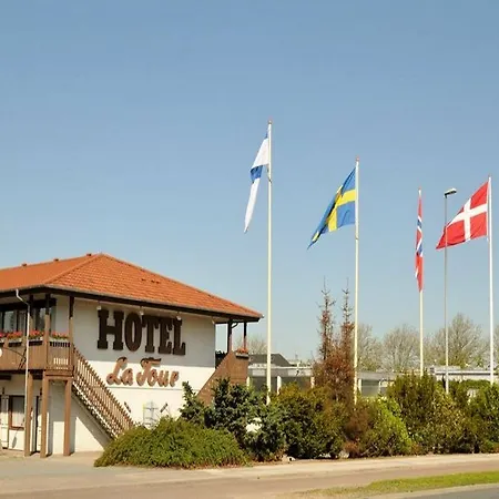 Motel La Tour 3*